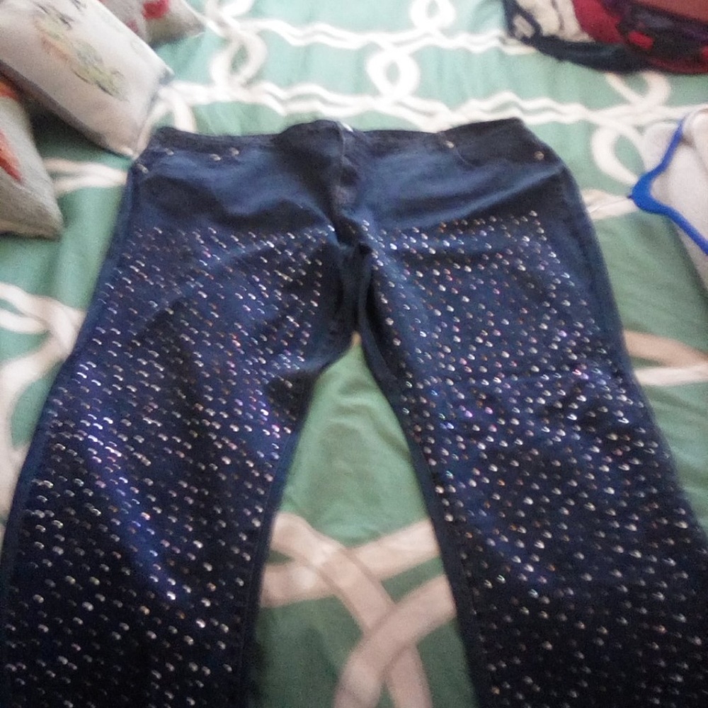 Women's PLUS JEANS SIZE 28 NEW WITHOUT TAGS.